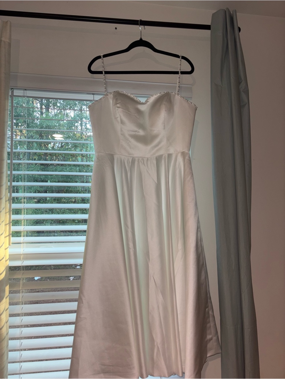 Brand New Ivory Tea-Length Dress Size 16 • Pockets • Sweetheart
Neck